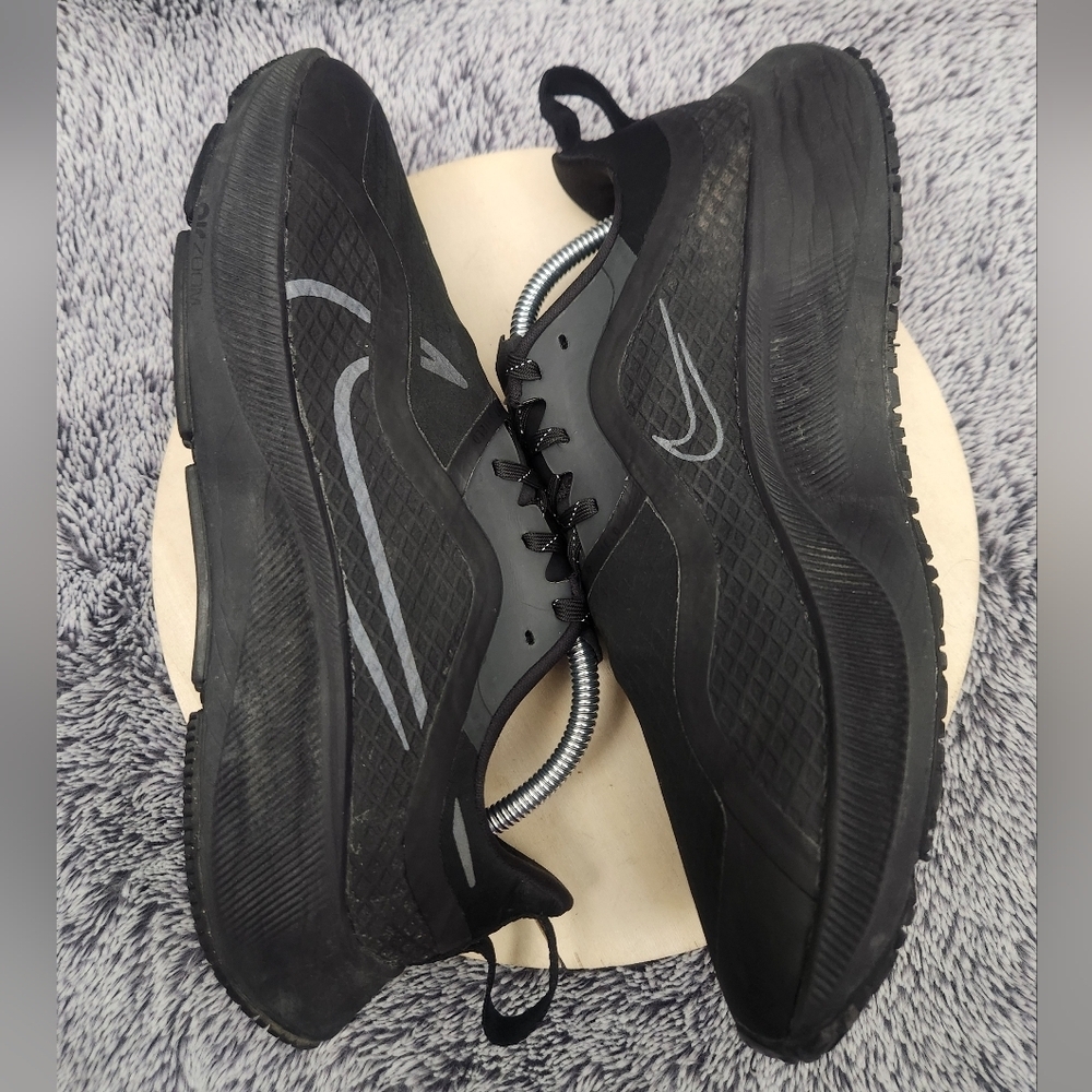 Nike Air Zoom Pegasus 37 Shield Triple Black Running Shoes Mens Size 9.5 - Picture 5 of 9